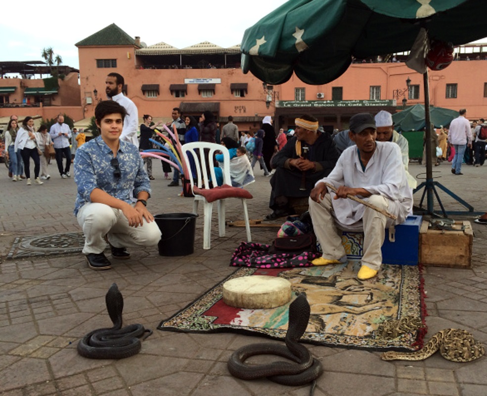 Encantadores de Serpentes da Praça Jemaa El Fna em Marrakech