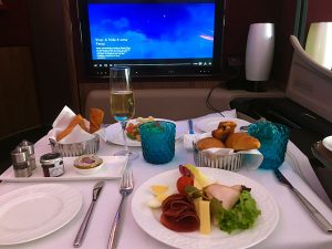Café da manhã no A380-300 primeira Classe Qatar Airways