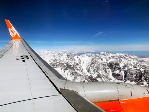 Vista da janela do avião: Classe econômica da GOL - 737-800 de Guarulhos para Santiago