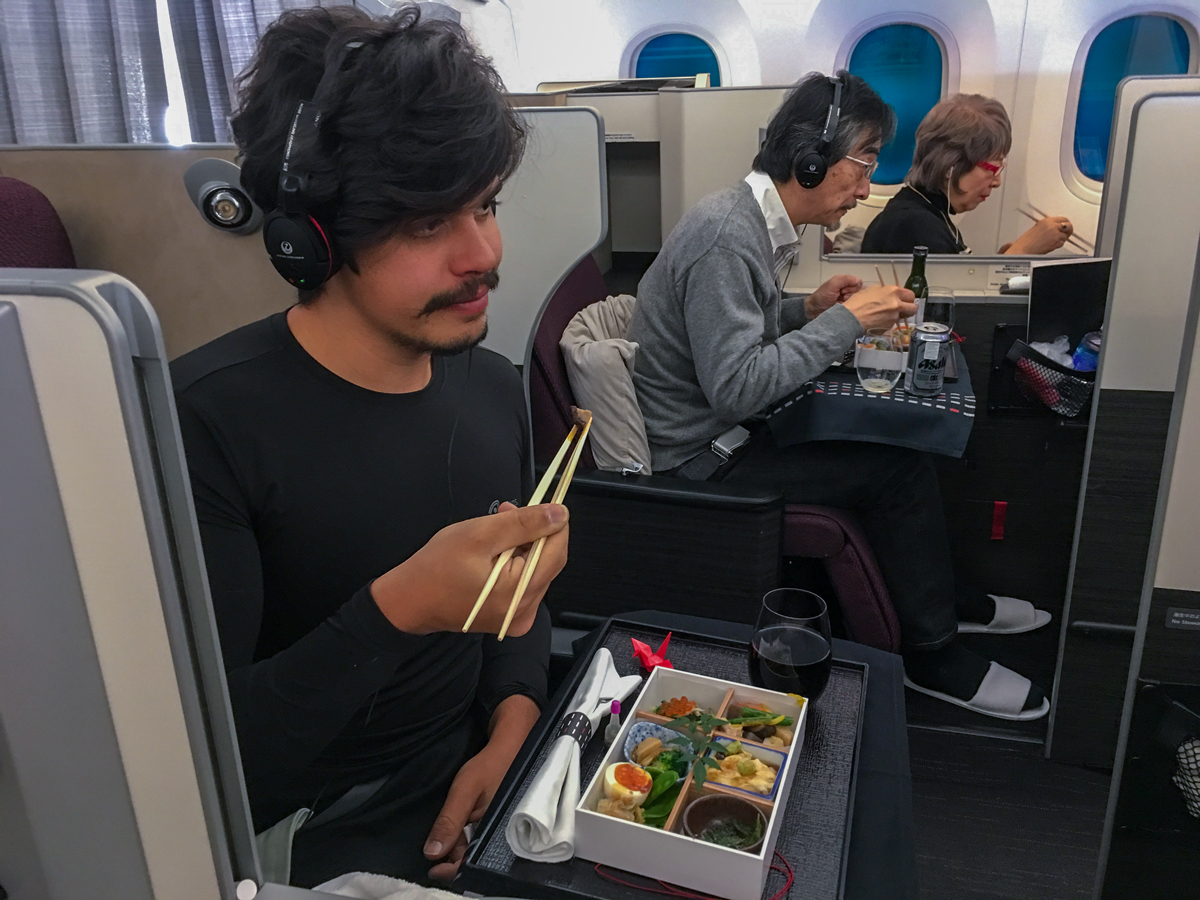Como é voar na classe executiva da Japan Airlines no 787-900 – Tóquio para Frankfurt